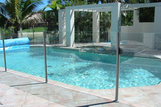 China BS6206 Standard Pool Fencing Glass With Polished Edges No Holes supplier