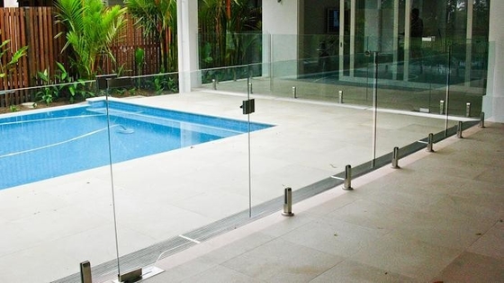 China Transparent Outdoor Glass Fence , Fully Frameless Glass Pool Fencing supplier